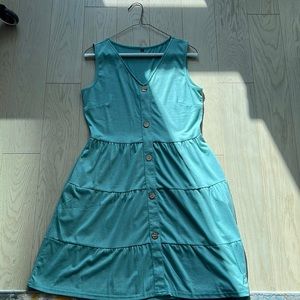 Flowy, medium length summer dress. Has pockets. Purchased on Amazon. Used once.